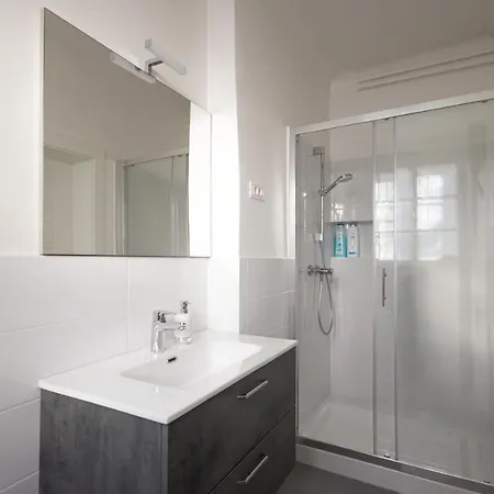 Epicenter - & Terrace בית הארחה