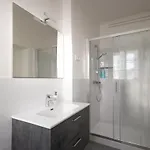 Epicenter - & Terrace בית הארחה